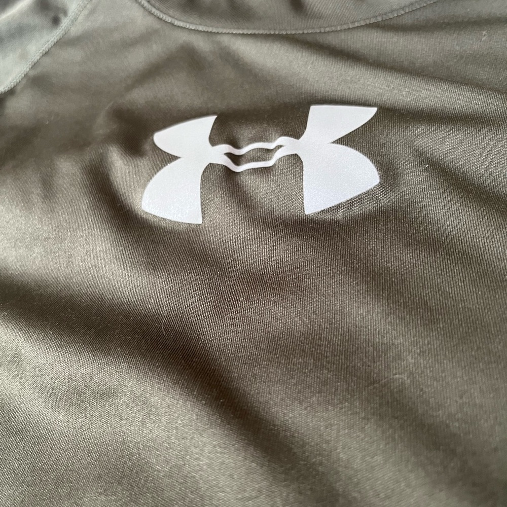 UNDER ARMOUR Fitted Heat Gear Boys Large Shirt True Olive Green